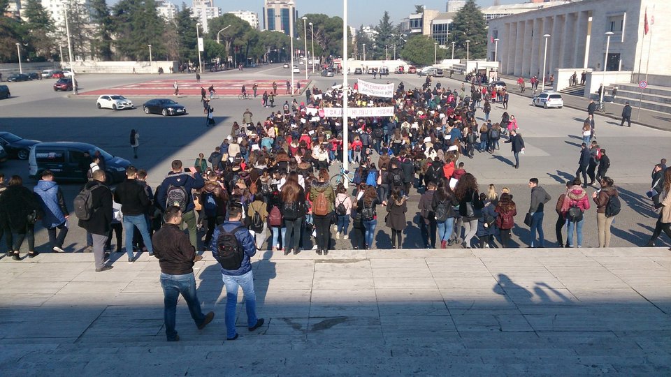 Workers' Front supports student protests in Tirana