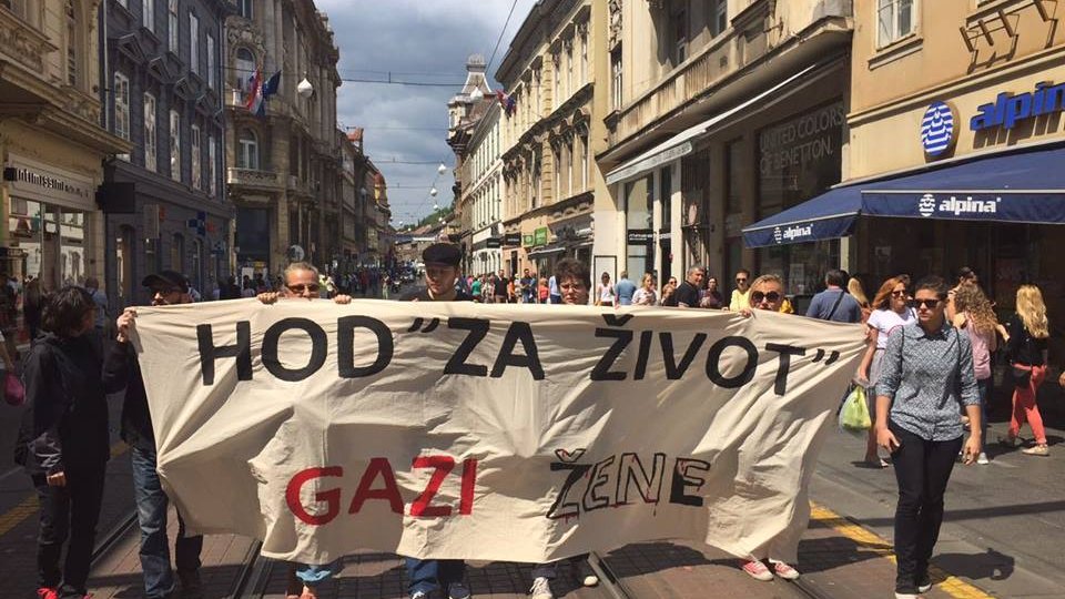 Hod za "život" gazi žene, time i društvo