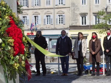 Članovi i članice Radničke fronte postavili su vijenac na Spomeniku oslobođenja na Delti