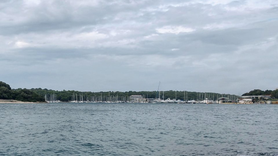 Viktorov, vlasnik Ribarske kolibe i počasni građanin Pule, ne plaća radnike