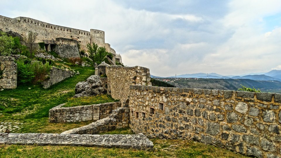 Knin kroz dva uređenja