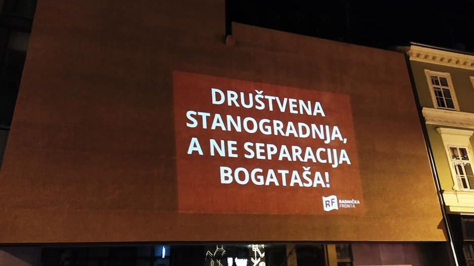 Radnička fronta projicirala poruke na vilu bez prozora u Preradovićevoj u Zagrebu