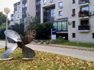 Ispred radnika Brodarskog instituta
