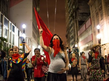 Socijalizacija kućanskog rada - kako žene osloboditi tereta dvostrukog posla?