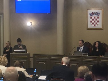 ­­­­­­­­­­­­­­­­­­­­­­­­­­ Gradonačelnik Bandić gomila zaposlene u Gradskoj upravi, dok se u javnim poduzećima izrabljuje preko agencija